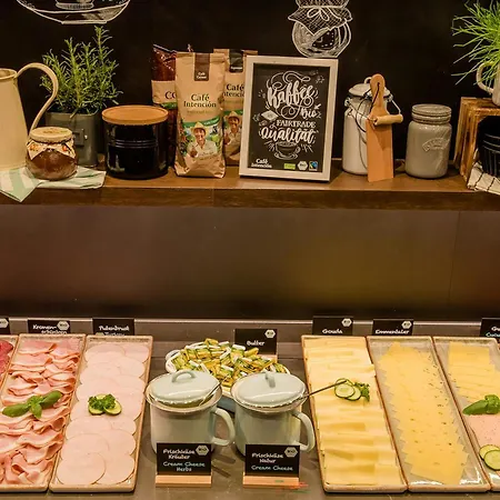Motel One Amsterdam-Waterlooplein-3