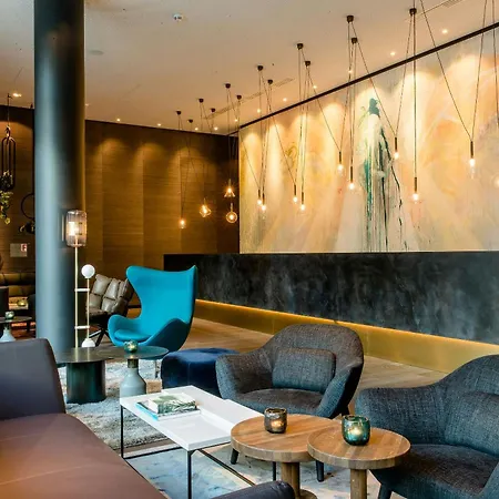 Motel One Köln-Neumarkt-3