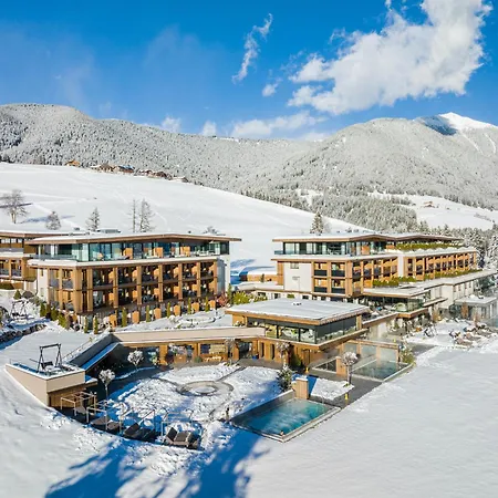 Hotel Alpen Tesitin Panorama Wellness Resort-3