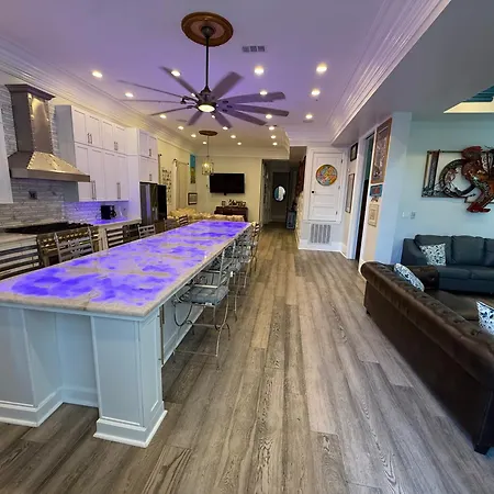 Blue Crawfish Boutique Hotel & Pool Bar-3