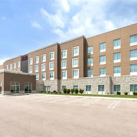 Hampton Inn & Suites Howell-3