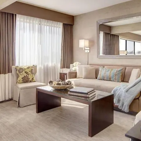 Luxe Sunset Boulevard Hotel-3