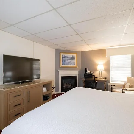 Fireside Inn And Suites Bangor-3