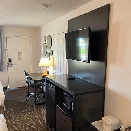 Howard Johnson By Wyndham St. George Hotel & Suites-3