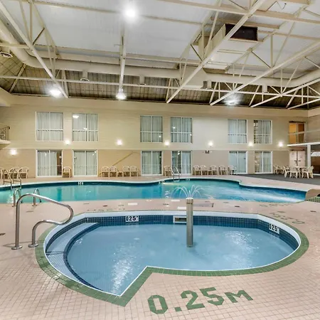 Clarion Hotel & Suites Brandon-3