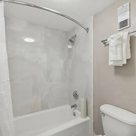 Ramada By Wyndham Temple Terrace/Tampa North-3
