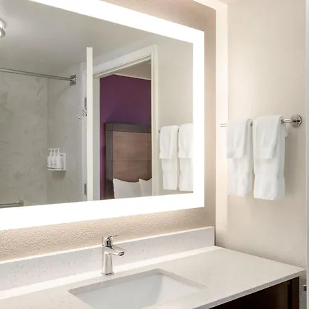 La Quinta By Wyndham Arlington North 6 Flags Dr-3