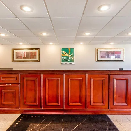 Quality Inn Dyersburg I-155-3