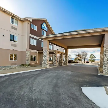 Days Inn & Suites By Wyndham Castle Rock-3