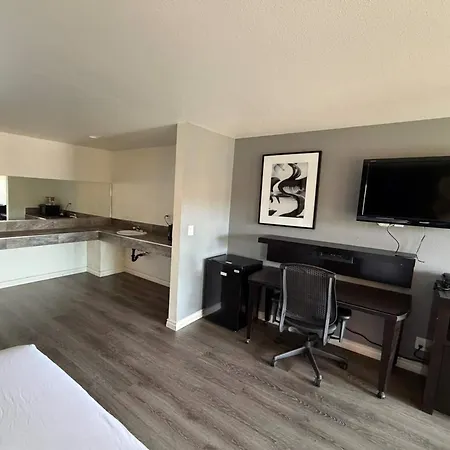 Travelodge By Wyndham Hemet Ca-2