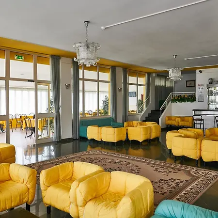 Hotel Caesar B&B Fronte Mare in Centro di Milano Marittima-3