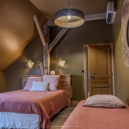 La Grange De Léonie, Chambres d'hôtes avec Piscine et Spa-3