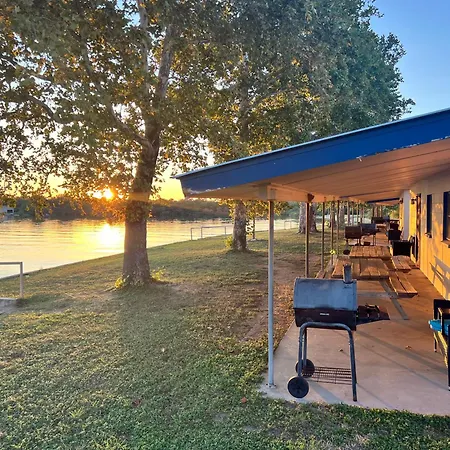 Oasis Lake Buchanan-2