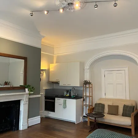 3 Berkeley Square Guesthouse-2