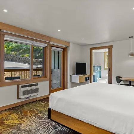 Otter Hotel-2