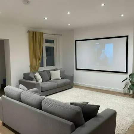 Hastings House 9-Bedroom Holiday House-3
