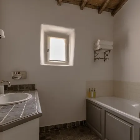 Les Petites Maisons - Hameau des Baux-3
