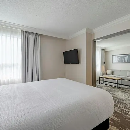 Sandman Signature Mississauga Hotel-2