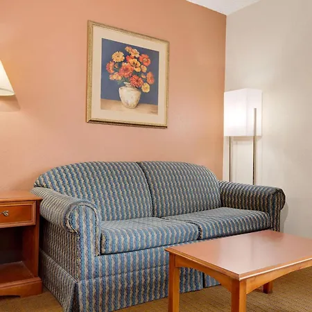 Ramada By Wyndham Provo-3