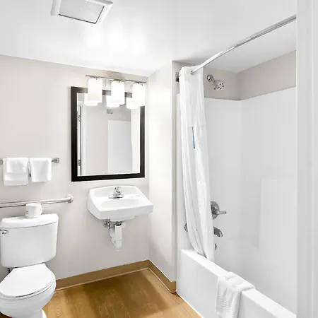Mainstay Suites Middleburg Heights Cleveland Airport-3
