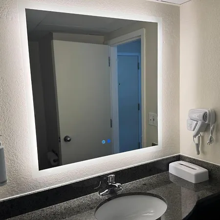 Days Inn & Suites By Wyndham Festus-2