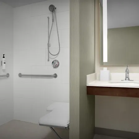 Hilton Garden Inn Westbury-3