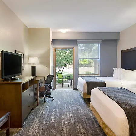 Clubhouse Hotel And Suites-3