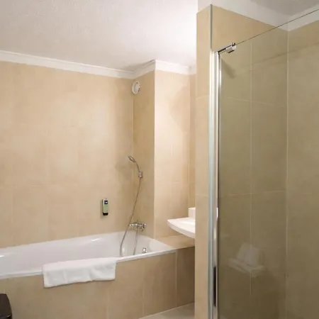 Enzo Hotels Diane - Logis Amneville-3