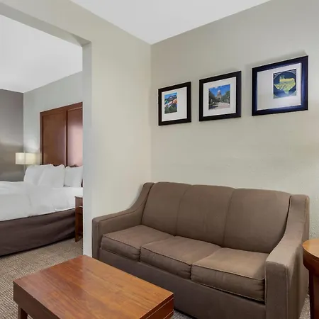 Comfort Suites Brenham-2