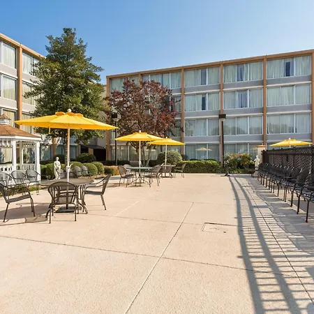 Wyndham Garden Greensboro-2