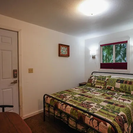Alexander'S Lodge-3