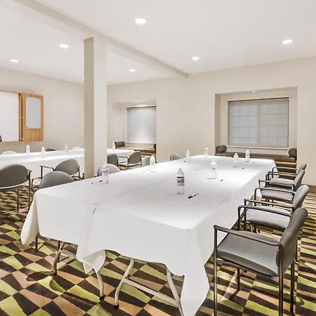 Microtel Inn & Suites By Wyndham Beaver Falls-2