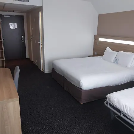 Kyriad Hotel Laval-2