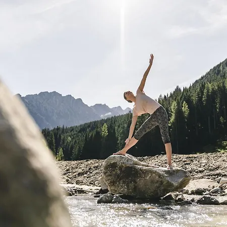Traumhotel Alpina - 4 Sterne Superior Luxushotel, hoteleigenen Badesee, Adults Only-2