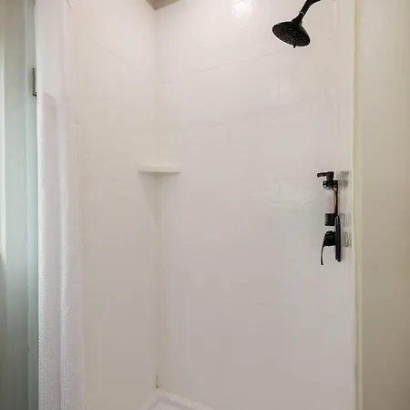 Inn Marin And Suites, An Ascend Collection Hotel-3