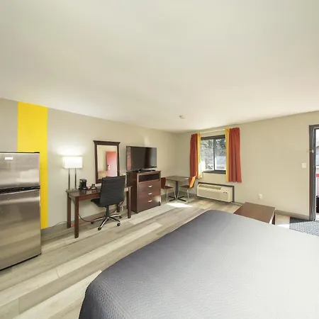 Super 8 By Wyndham Kingston-3