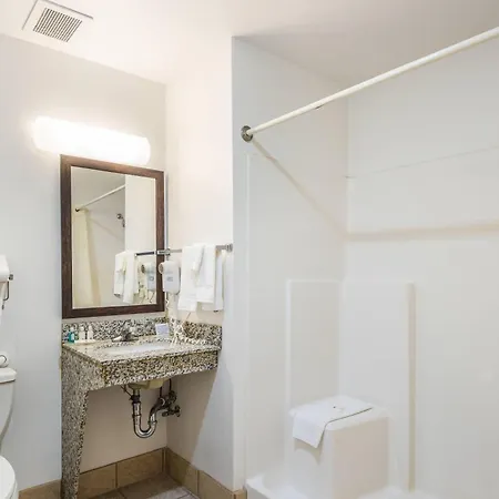 Quality Inn & Suites Eldridge Davenport North-3