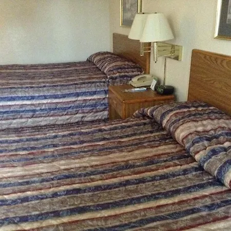 Travelodge By Wyndham Hudsonville-3
