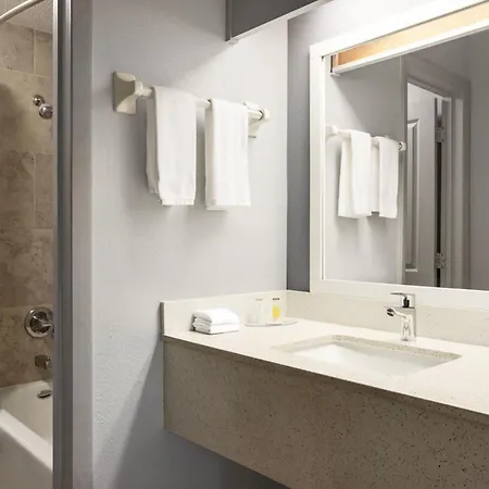 Home Inn & Suites-3