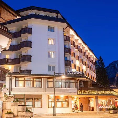 Hotel Alaska Cortina-3