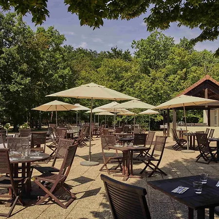 Novotel Fontainebleau Ury-2