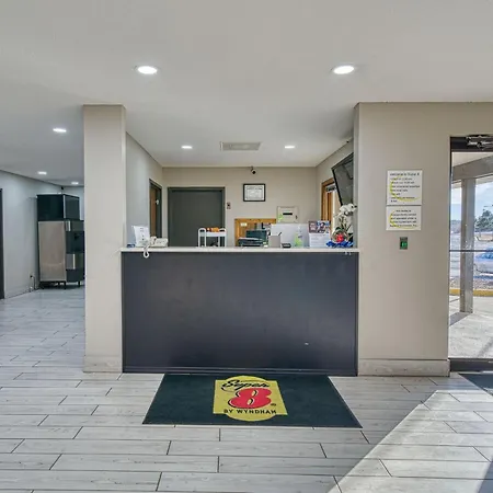 Super 8 By Wyndham Hot Springs-2