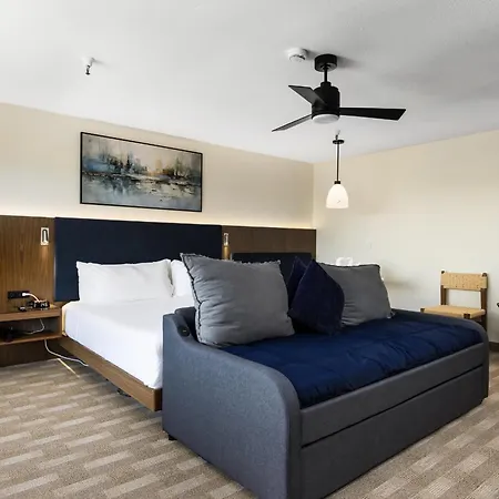 456 Embarcadero Inn & Suites-3