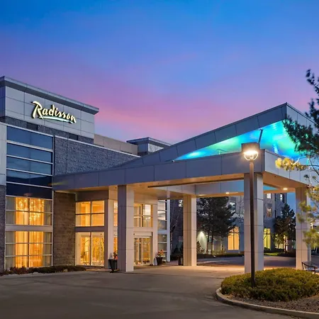 Radisson Hotel & Conference Centre Calgary Airport-3