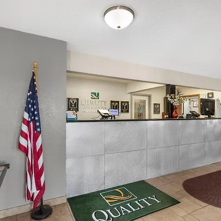 Quality Inn & Suites Ottumwa North-2