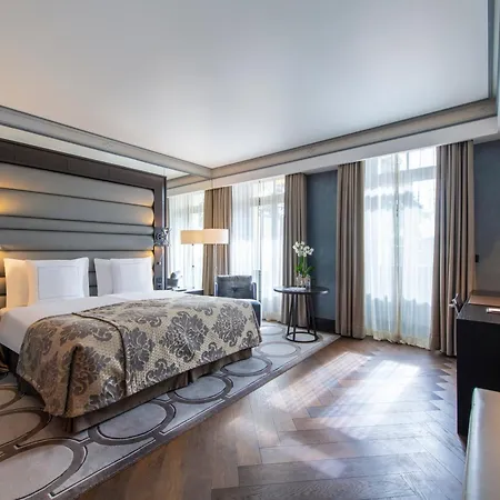 Royal Savoy Hotel & Spa-3