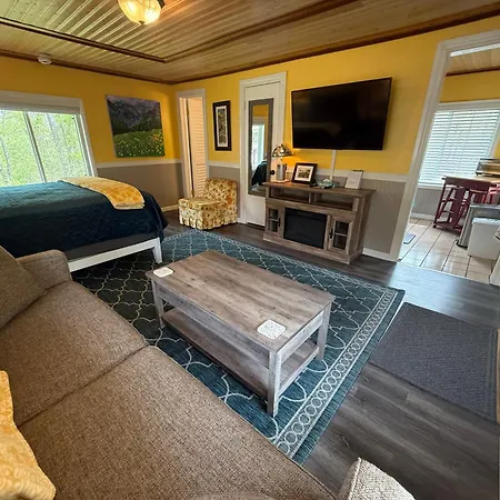 Sherwood Court Cottages & Guest Rooms-3