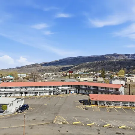 Canada'S Best Value Desert Inn & Suites-3