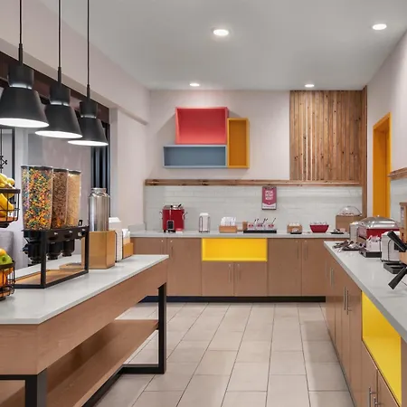 Hampton Inn & Suites Fresno-3