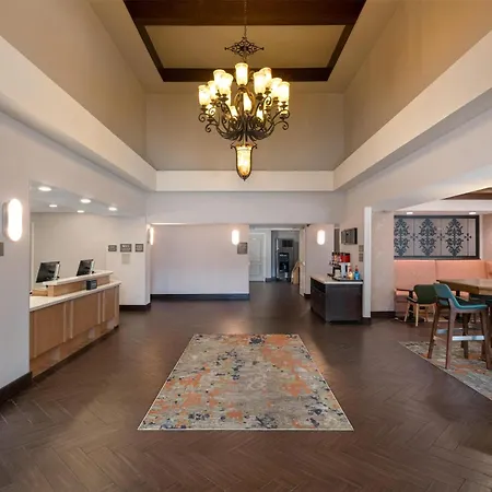 Hampton Inn & Suites Fresno-2